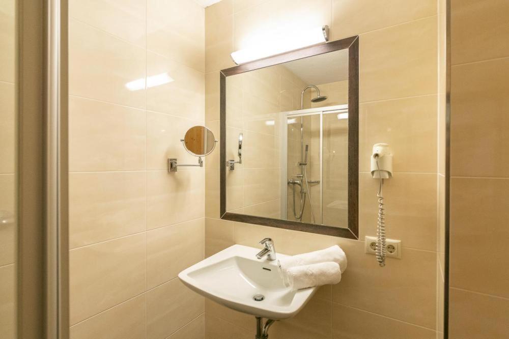 Apartment In Fuegen With A Shared Wellness Экстерьер фото